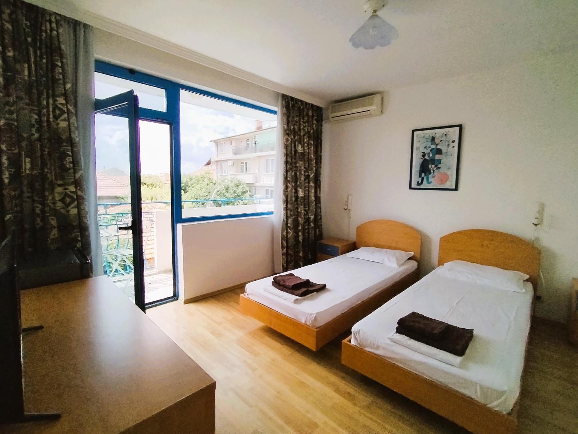 Lira Sto Apartments Поморие Экстерьер фото