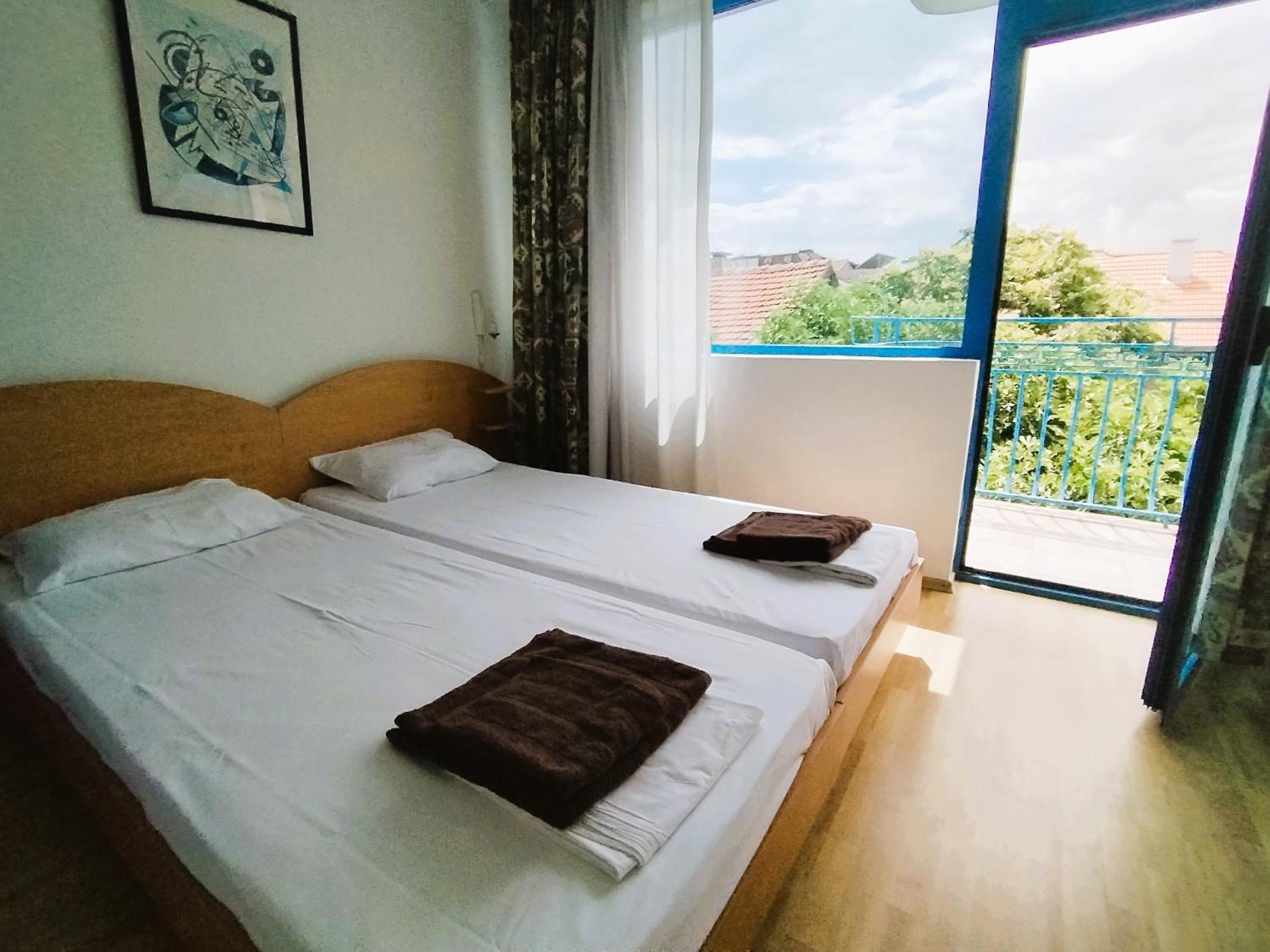 Lira Sto Apartments Поморие Экстерьер фото