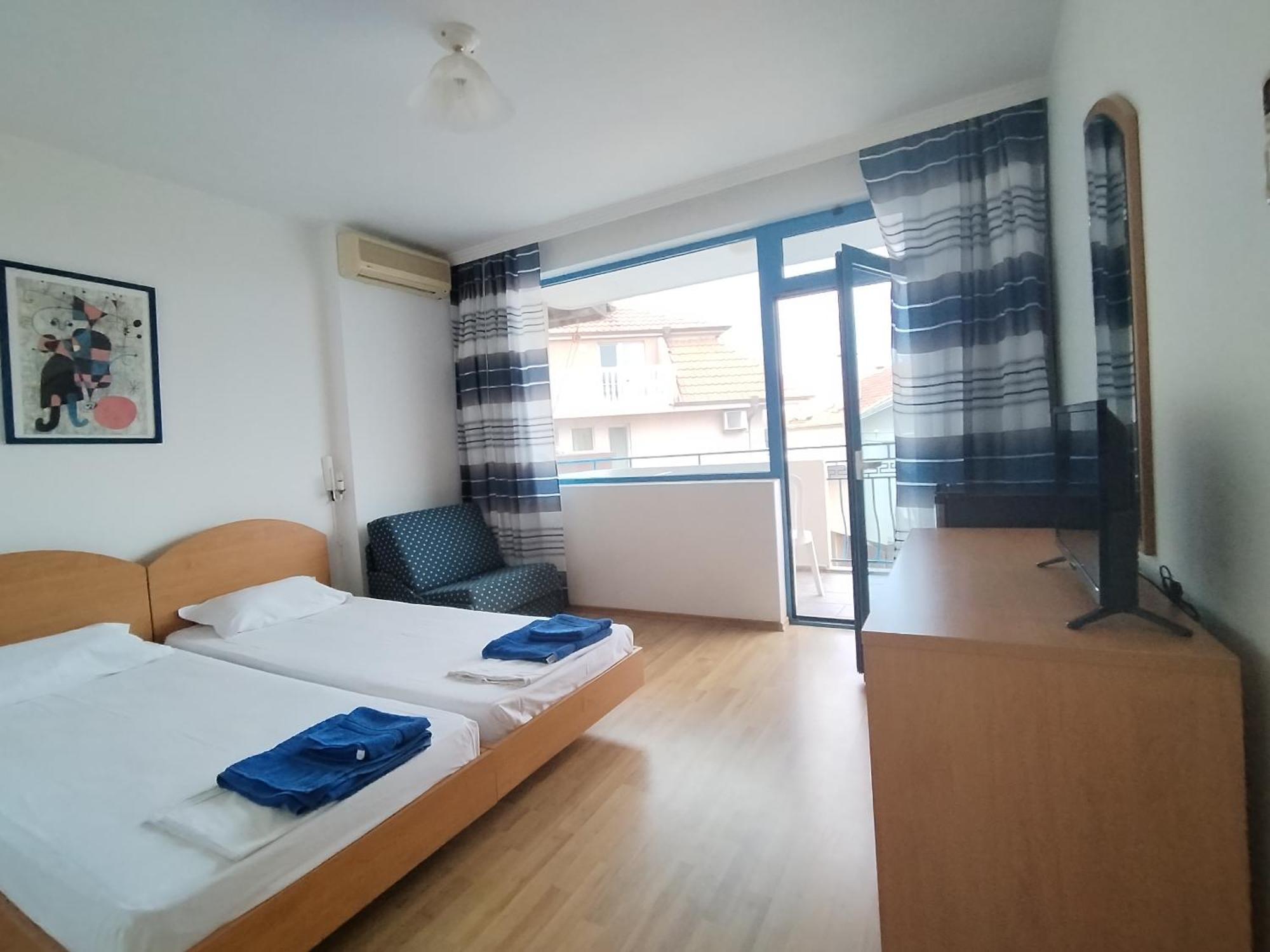 Lira Sto Apartments Поморие Экстерьер фото