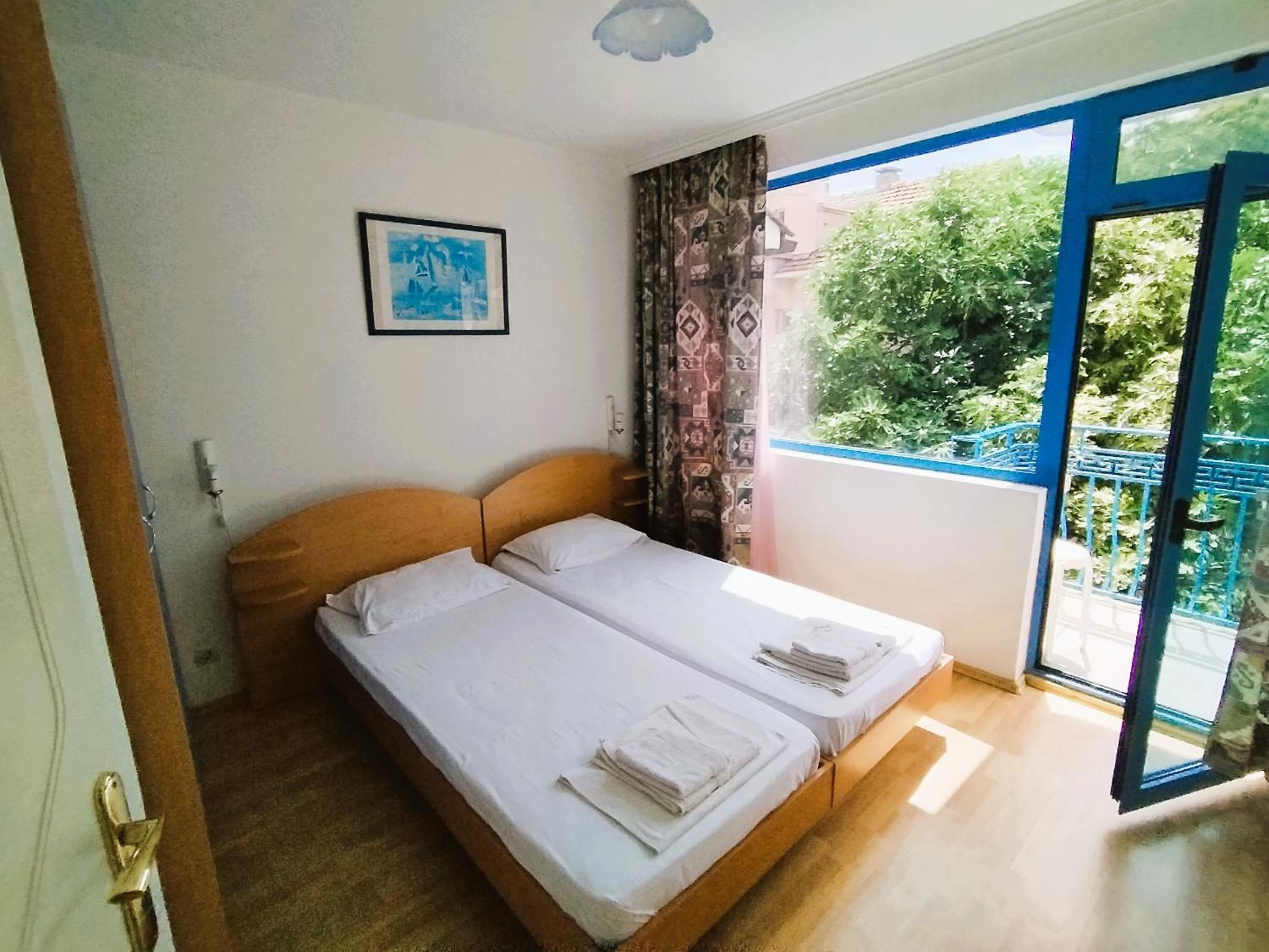 Lira Sto Apartments Поморие Экстерьер фото
